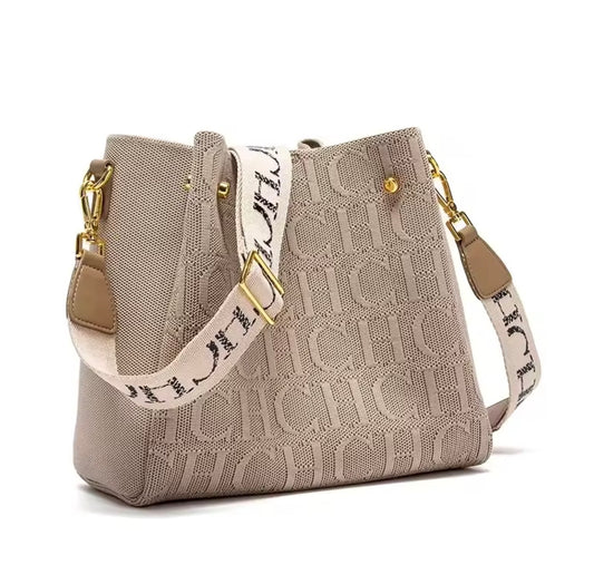 CH Tela Beige/ PRE-ORDEN
Disponible únicamente por pedido