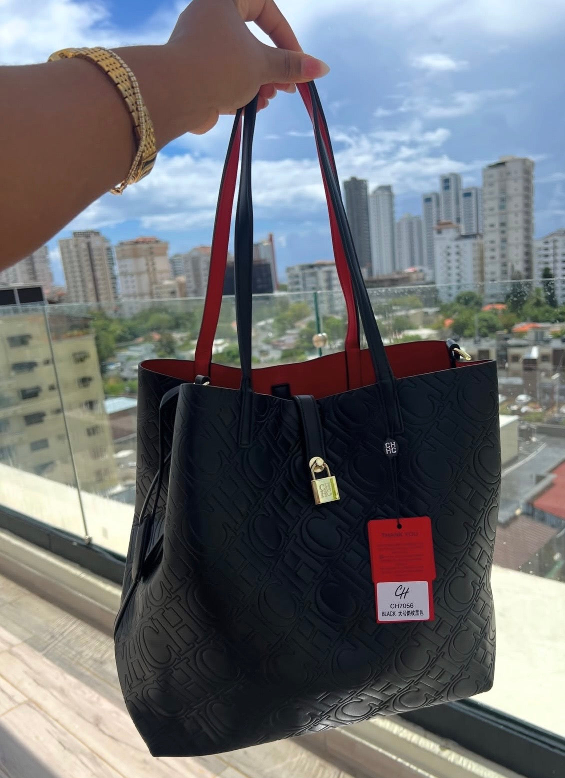 CH Negra Interior Rojo