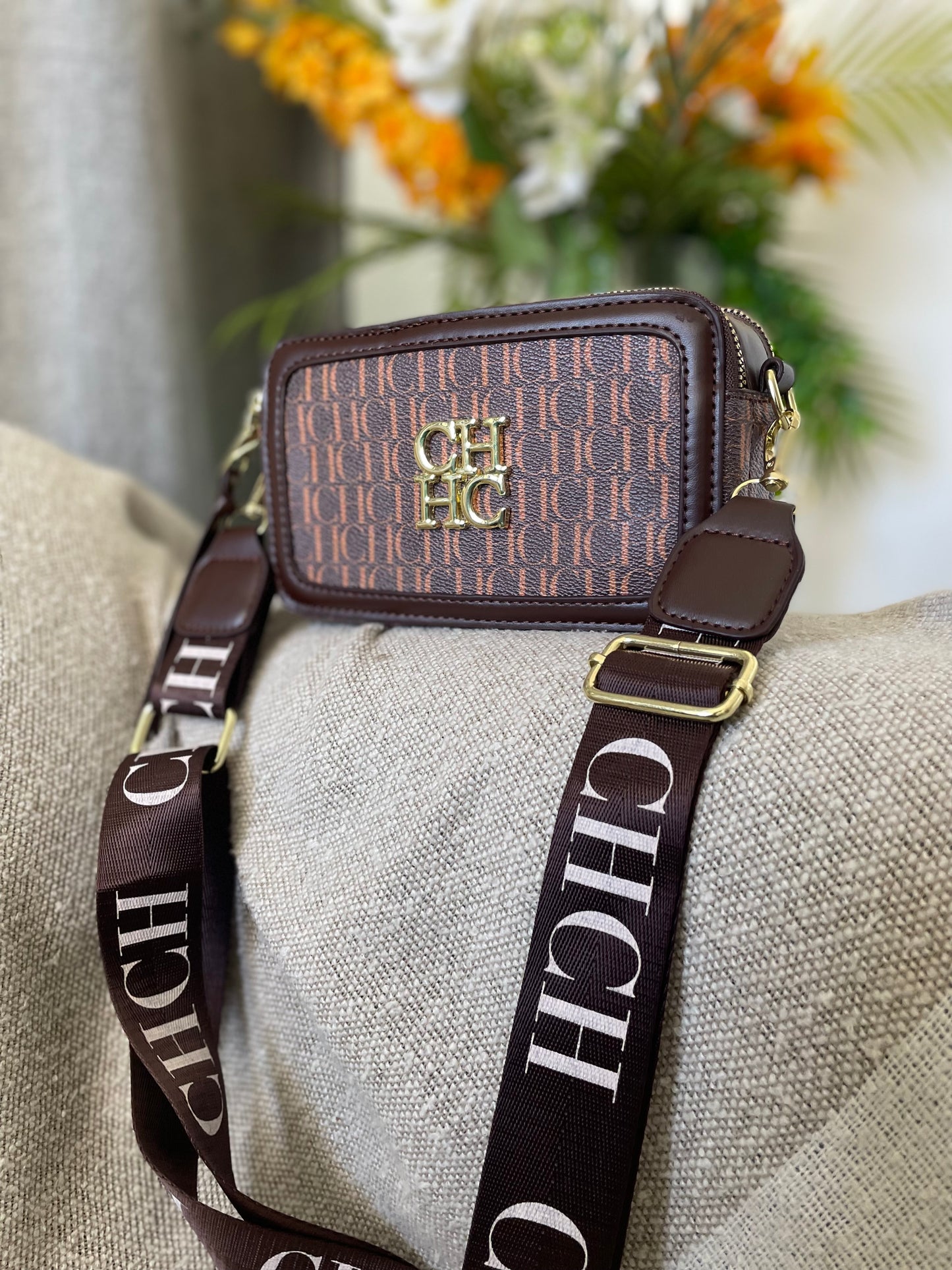CH Marrón Crossbody